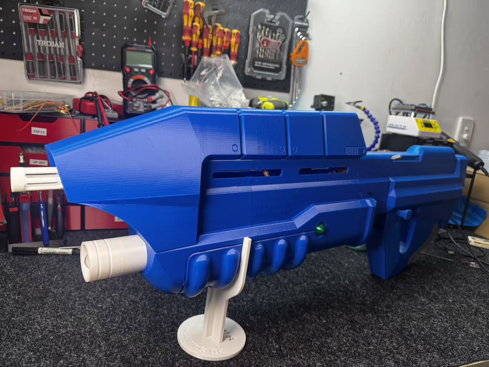 Halo:CE Assault Rifle Inspired Prop – 3D Printed DIY Kit with Electronics