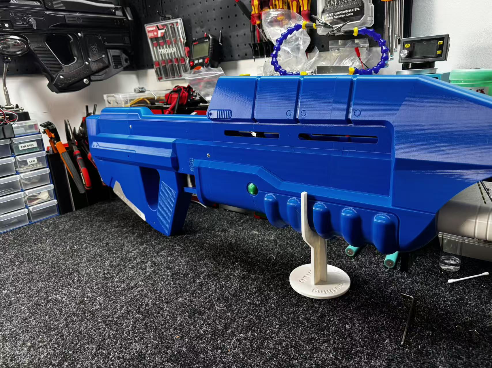 Halo:CE MA5B Assault Rifle Prop – 3D Printed DIY Kit with Electronics